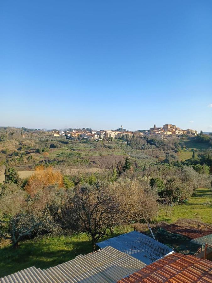 Casa Vacanze L'Acquerello Lari Exterior foto